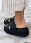 Flatforms δερμάτινα σανδάλια με φαρδιά φάσα Estil - Μαύρο - thefashionproject.gr - Estil