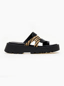 Flatforms δερμάτινα σανδάλια με λεπτομέρεια print TFP