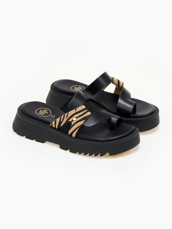 Flatforms δερμάτινα σανδάλια με λεπτομέρεια print TFP
