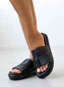 Flatforms δερμάτινα σανδάλια με περαστό σχέδιο στις φάσες - Μαύρο - thefashionproject.gr - ATENEO