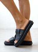 Flatforms δερμάτινα σανδάλια με περαστό σχέδιο στις φάσες - Μαύρο - thefashionproject.gr - ATENEO