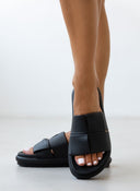 Flatforms δερμάτινα σανδάλια με περαστό σχέδιο στις φάσες - Μαύρο - thefashionproject.gr - ATENEO
