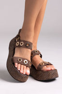Flatforms δερμάτινα σανδάλια με ψάθα Carad - Καφέ - thefashionproject.gr - CARAD