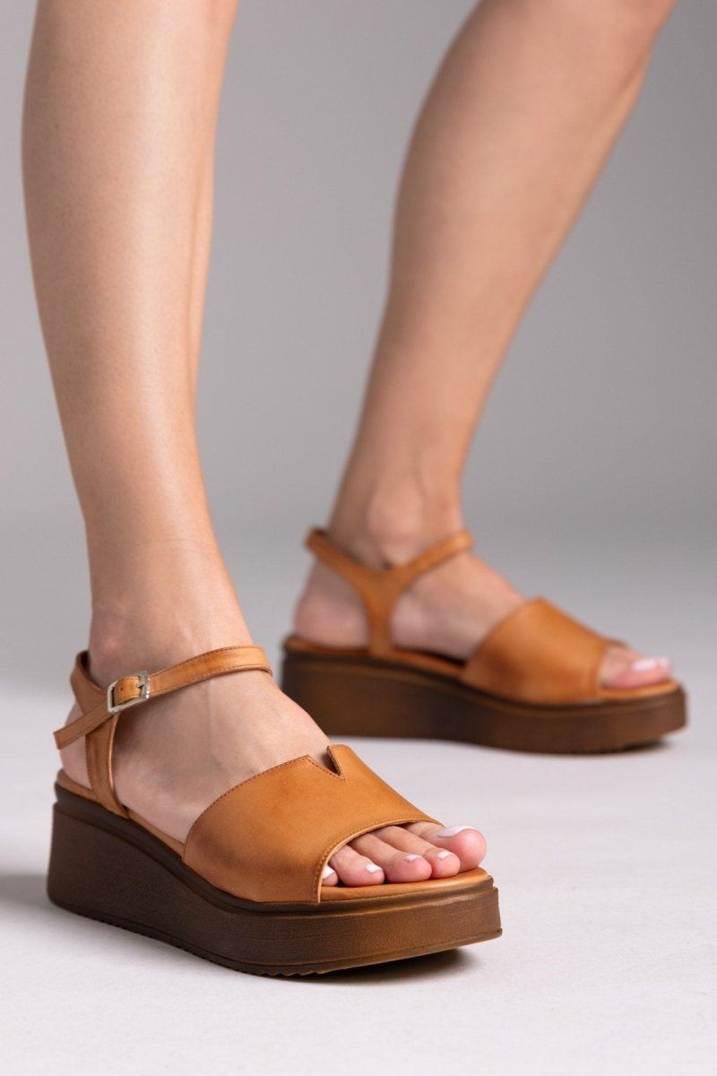 Flatforms δερμάτινα σανδάλια TFP - Ταμπά - thefashionproject.gr - TFP