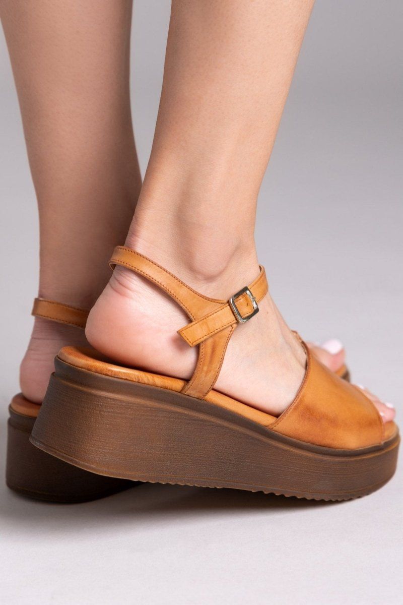 Flatforms δερμάτινα σανδάλια TFP - Ταμπά - thefashionproject.gr - TFP