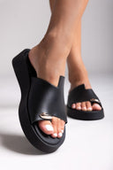 Flatforms σανδάλια δερμάτινα με ασύμμετρη φάσα Estil - Μαύρο - thefashionproject.gr - Estil