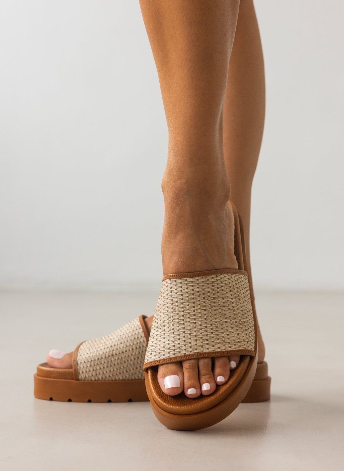Flatforms σανδάλια με ψάθινη φάσα - Ταμπά - thefashionproject.gr - CARAD