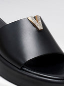 Flatforms σανδάλια με στρας στοιχείο TFP - Μαύρο - thefashionproject.gr - TFP