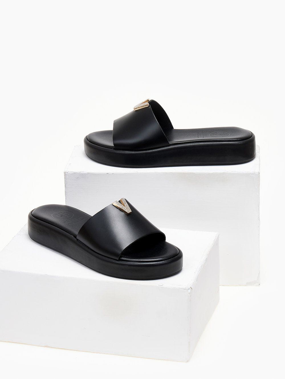 Flatforms σανδάλια με στρας στοιχείο TFP - Μαύρο - thefashionproject.gr - TFP