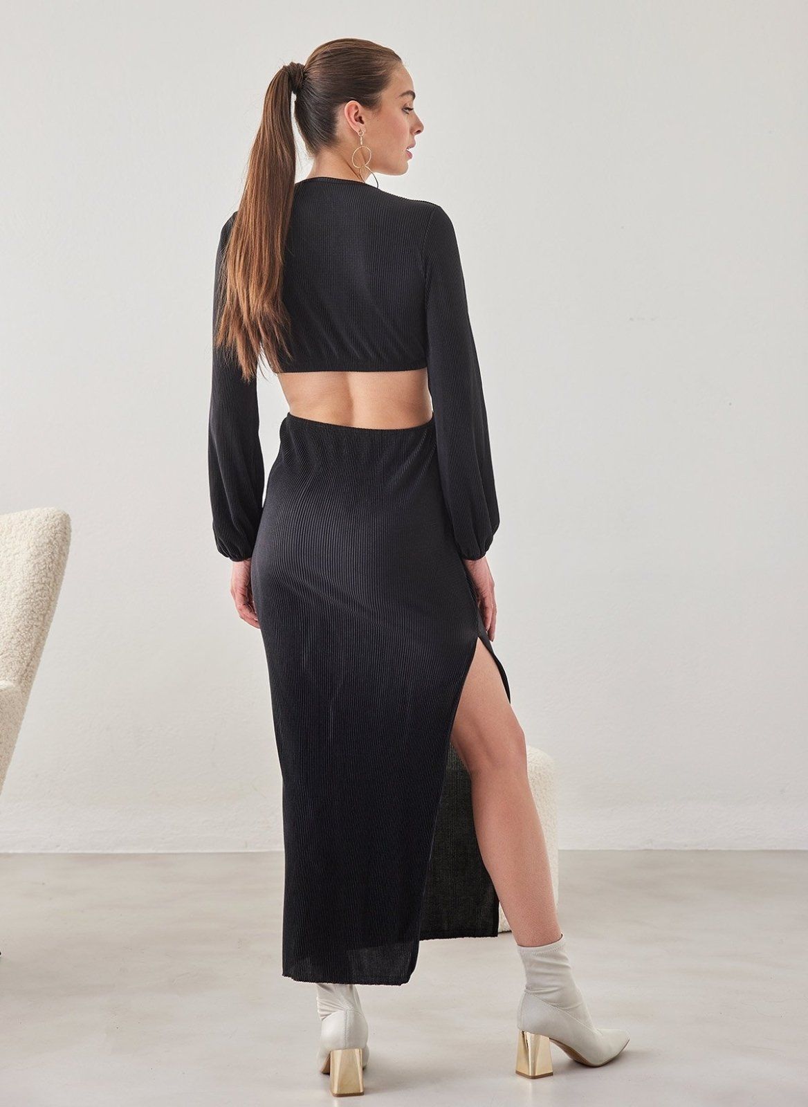 Φόρεμα γκοφρέ με cut outs και μέταλλο - Μαύρο - thefashionproject.gr - The Fashion Project