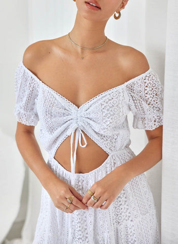 Φόρεμα με δαντέλα και cut out - Λευκό - thefashionproject.gr - The Fashion Project