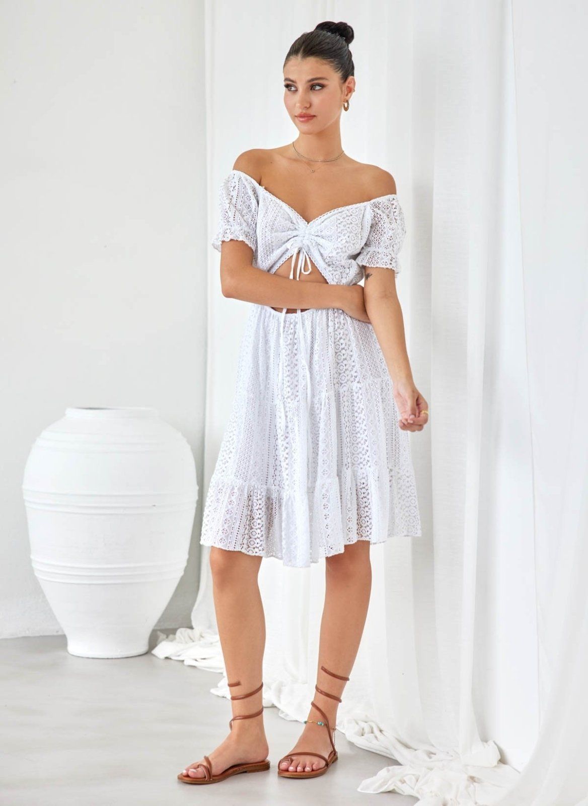 Φόρεμα με δαντέλα και cut out - Λευκό - thefashionproject.gr - The Fashion Project