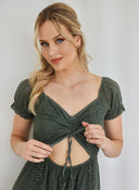 Φόρεμα με δαντέλα και cut out - Χακί - thefashionproject.gr - The Fashion Project