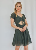 Φόρεμα με δαντέλα και cut out - Χακί - thefashionproject.gr - The Fashion Project