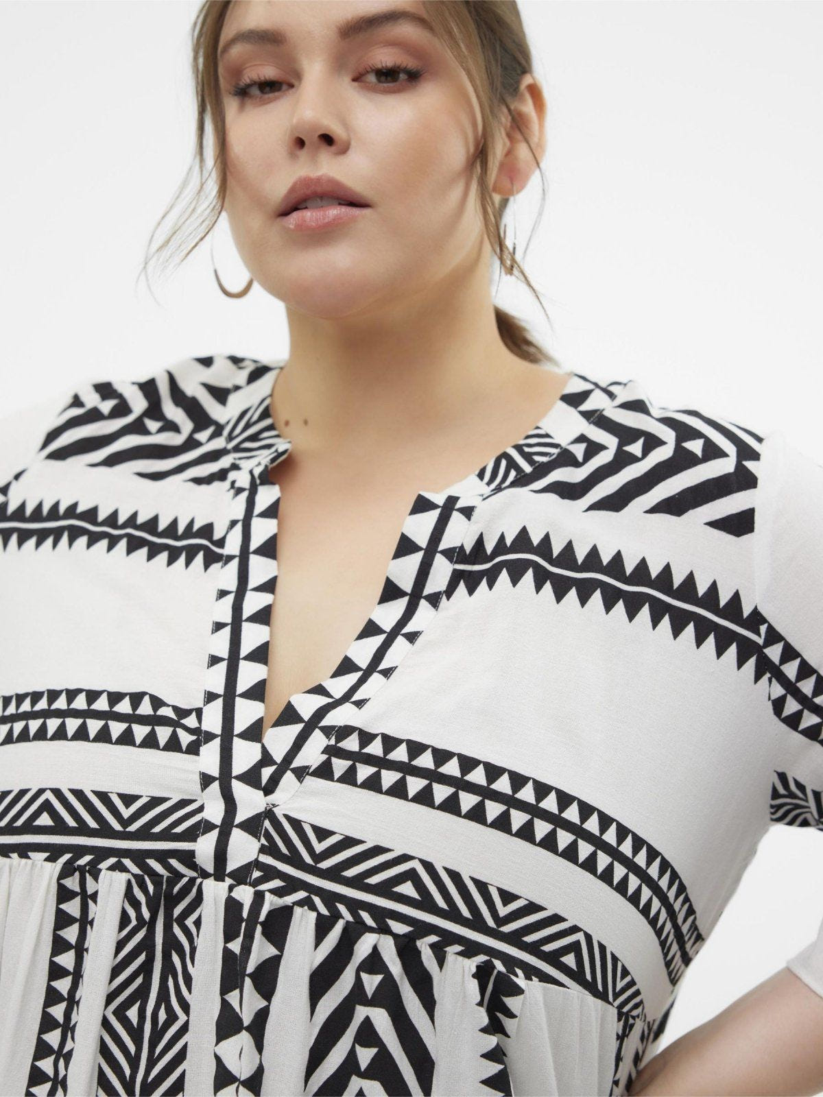 Φόρεμα με print Vero Moda Curve 10294292 - Λευκό/Μαύρο - thefashionproject.gr - VERO MODA CURVE