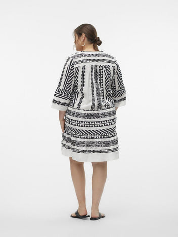 Φόρεμα με print Vero Moda Curve 10294292 - Λευκό/Μαύρο - thefashionproject.gr - VERO MODA CURVE