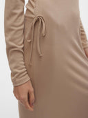 Φόρεμα με σούρα Vero Moda 10299277 - Άμμου - thefashionproject.gr - VERO MODA