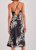 Φόρεμα σατέν με print Aware 10307622 - Μαύρο - thefashionproject.gr - AWARE by VERO MODA