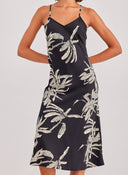 Φόρεμα σατέν με print Aware 10307622 - Μαύρο - thefashionproject.gr - AWARE by VERO MODA