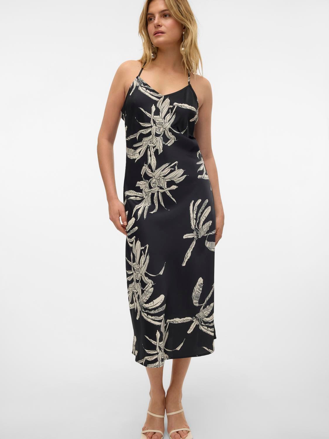 Φόρεμα σατέν με print Aware 10307622 - Μαύρο - thefashionproject.gr - AWARE by VERO MODA