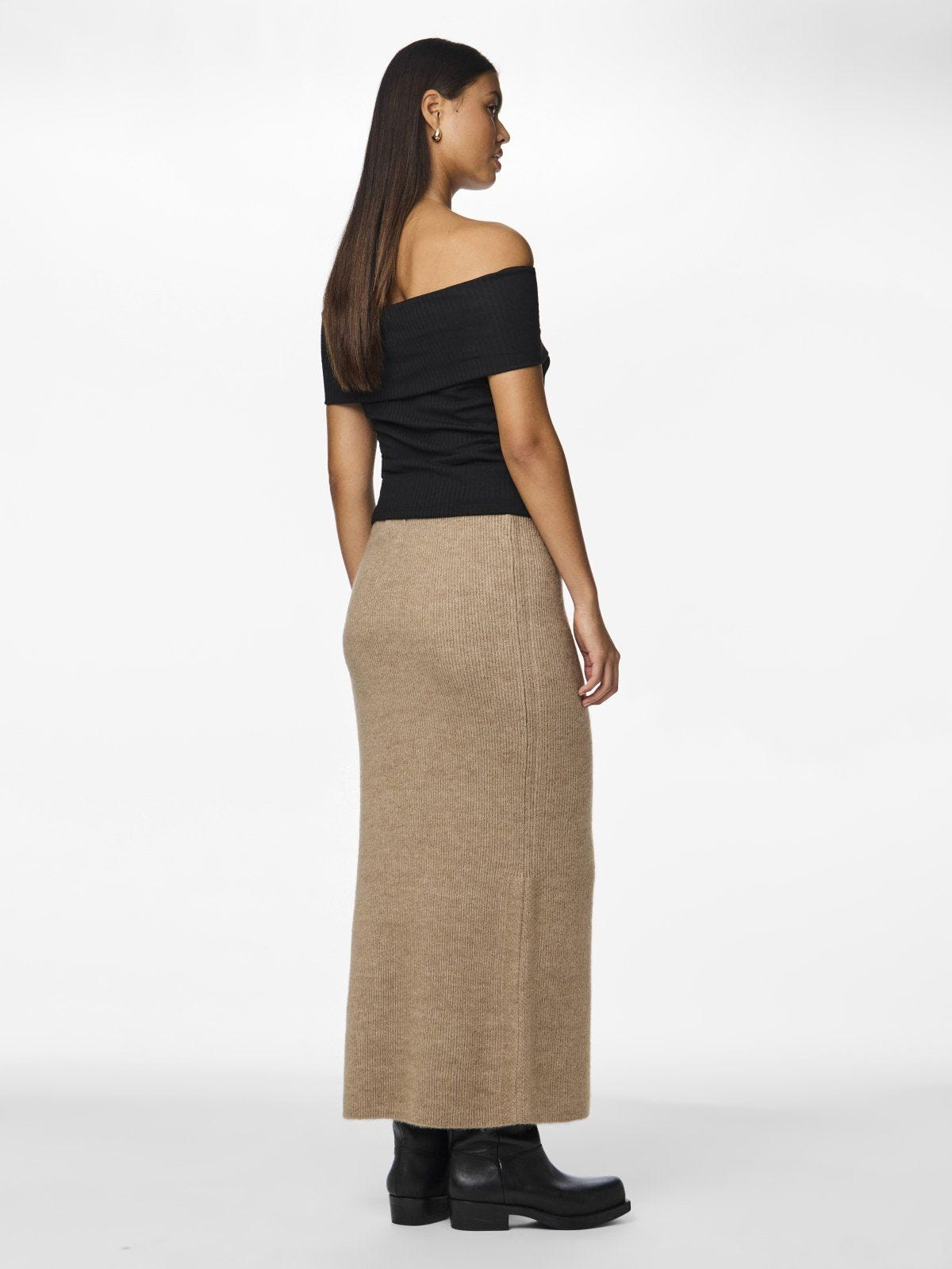 Φούστα πλεκτή με άνοιγμα PIECES 17149631 - Άμμου - thefashionproject.gr - PIECES