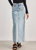 Φούστα τζιν με ξέφτια στη μέση ONLY 15315170 - Μπλε jean - thefashionproject.gr - ONLY