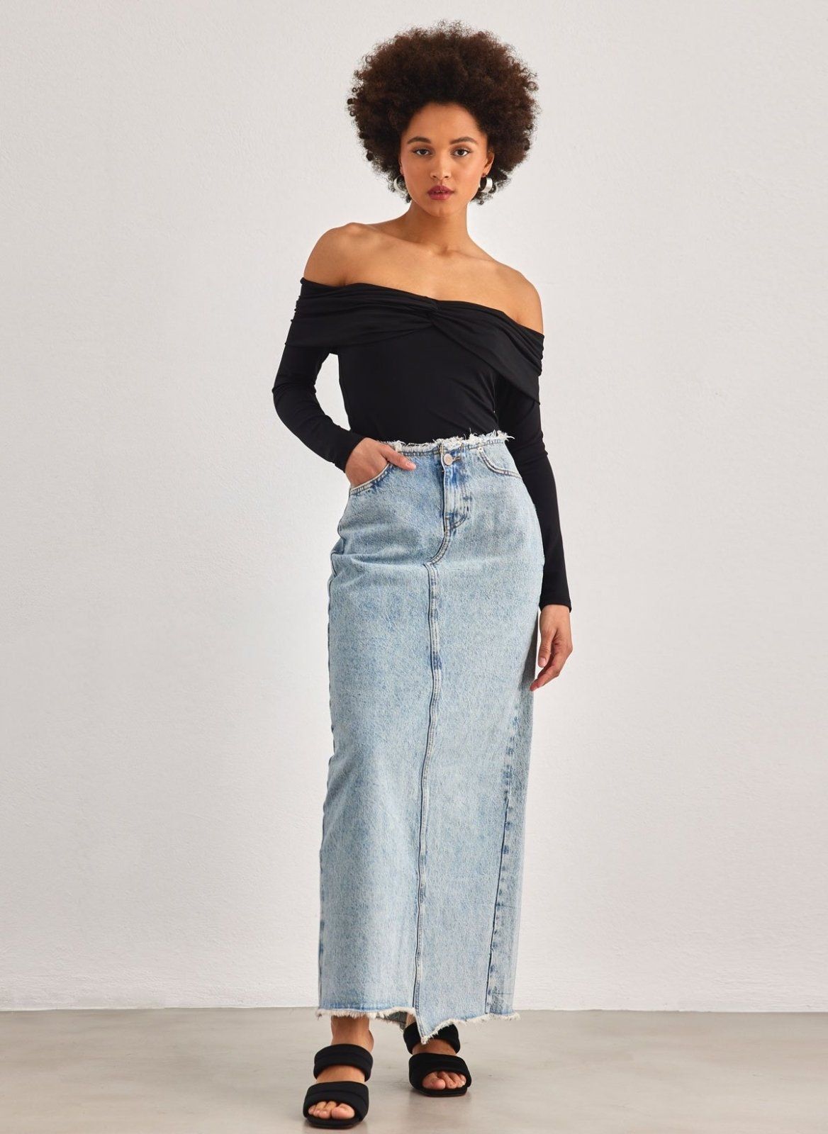 Φούστα τζιν με ξέφτια στη μέση ONLY 15315170 - Μπλε jean - thefashionproject.gr - ONLY