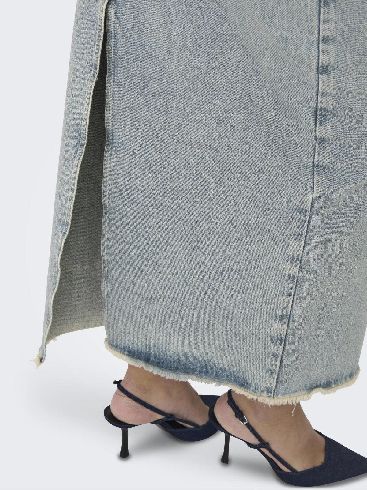 Φούστα τζιν με ξέφτια στη μέση ONLY 15315170 - Μπλε jean - thefashionproject.gr - ONLY