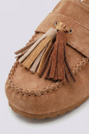 Ideal shoes - Fringe Strap Suede Clogs - Tan Suede