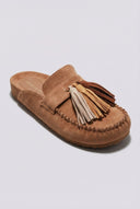 Ideal shoes - Fringe Strap Suede Clogs - Tan Suede