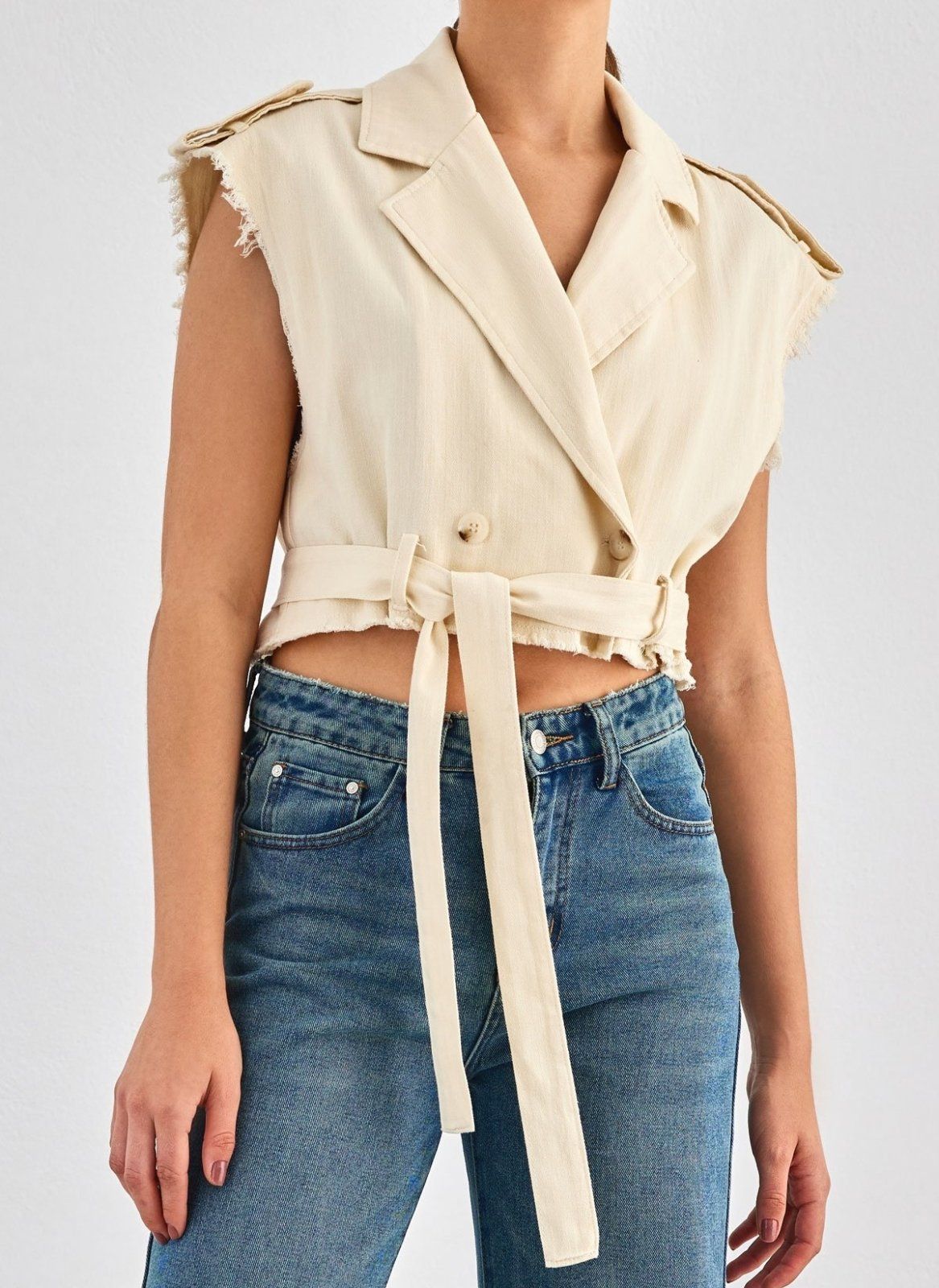 Γιλέκο κοντό με ζωνάκι - Μπεζ - thefashionproject.gr - BISOU