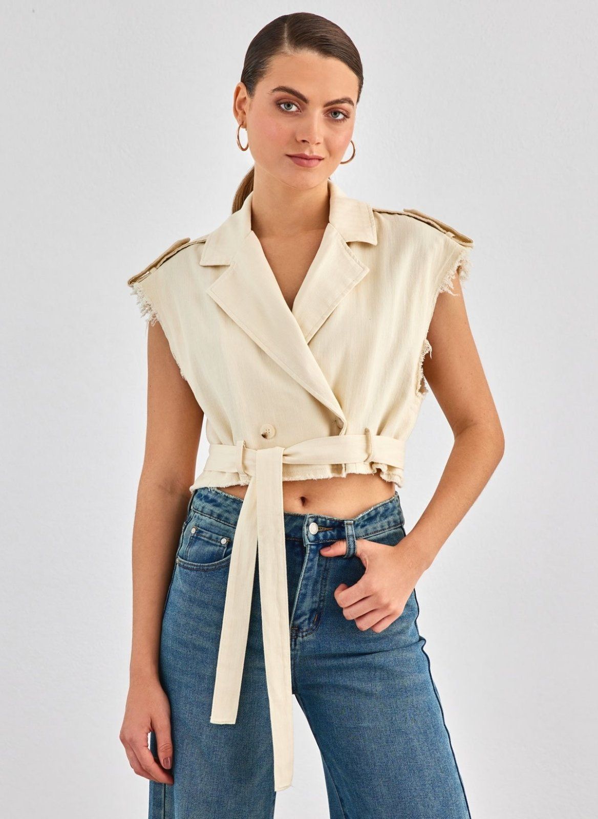 Γιλέκο κοντό με ζωνάκι - Μπεζ - thefashionproject.gr - BISOU
