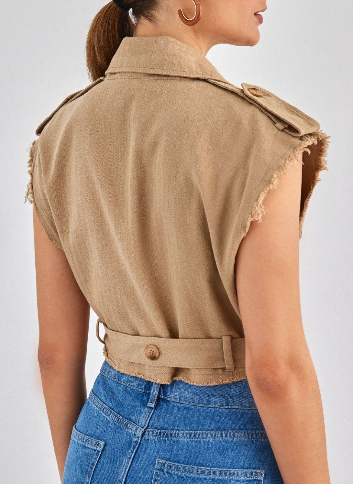 Γιλέκο κοντό με ζωνάκι - Τάουπε - thefashionproject.gr - BISOU
