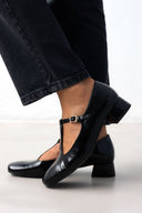 Γοβάκια λουστρίνι με μπαρέτα - Μαύρο - thefashionproject.gr - TFP