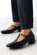 Γοβάκια λουστρίνι με μπαρέτα - Μαύρο - thefashionproject.gr - TFP