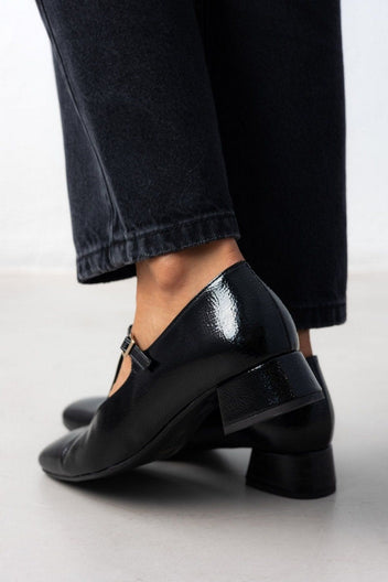 Γοβάκια λουστρίνι με μπαρέτα - Μαύρο - thefashionproject.gr - TFP