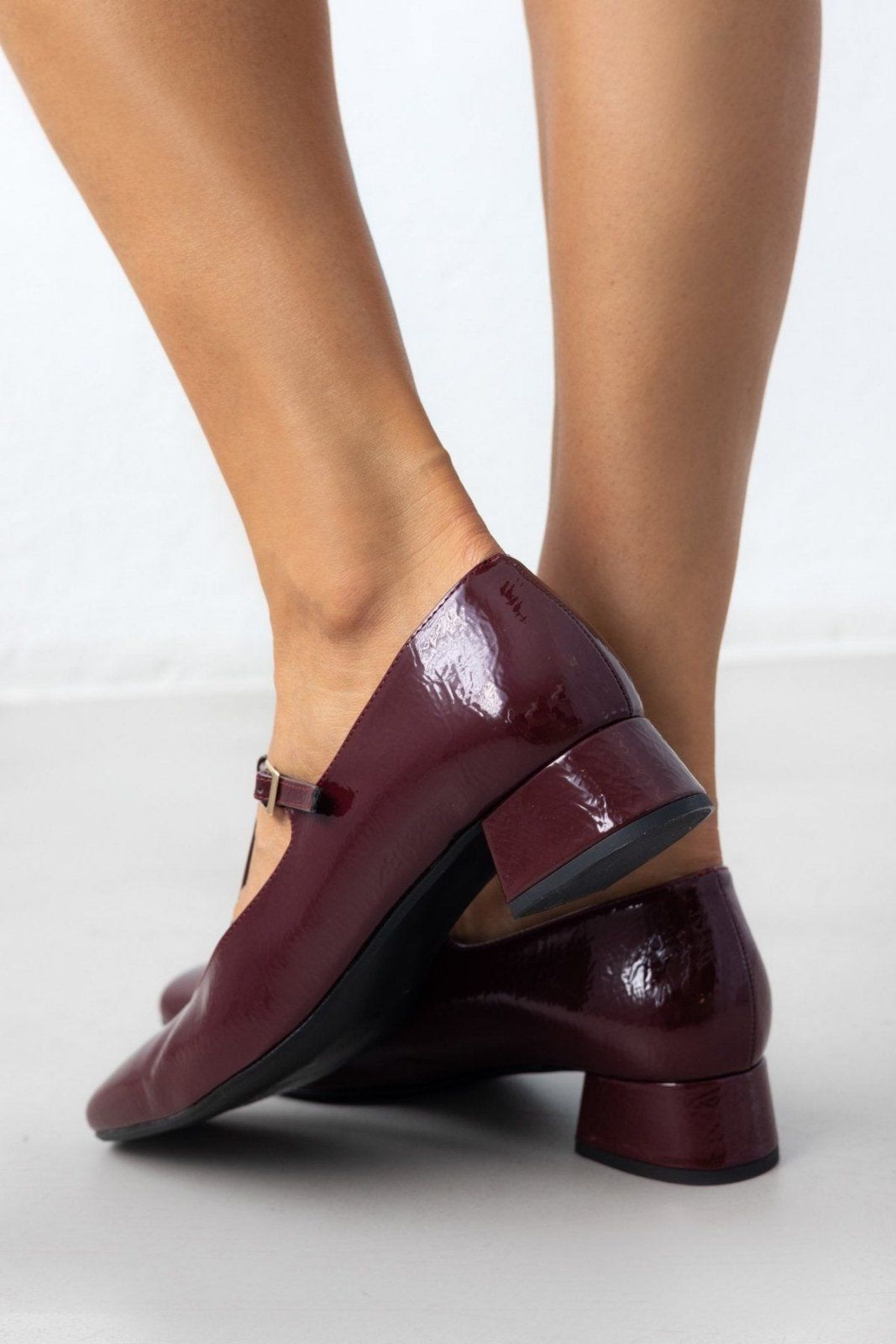 Γοβάκια λουστρίνι με μπαρέτα - Μπορντό - thefashionproject.gr - TFP