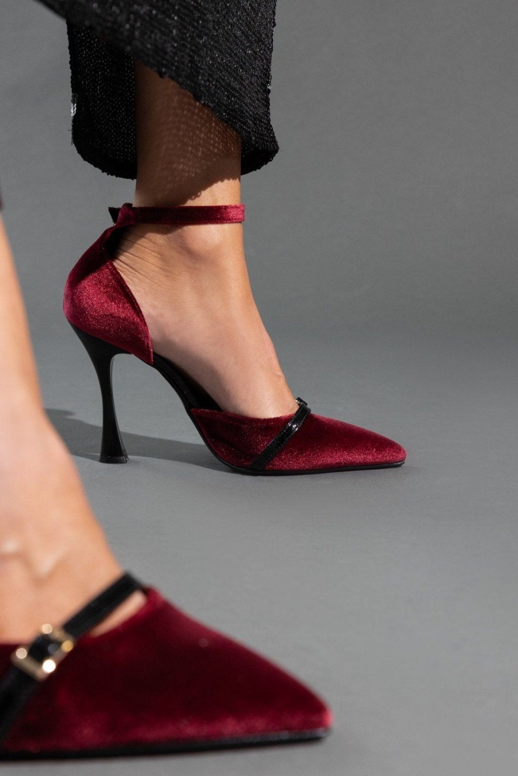 Γόβες από velvet ύφασμα με μπαρέτα TFP - Burgundy - thefashionproject.gr - TFP