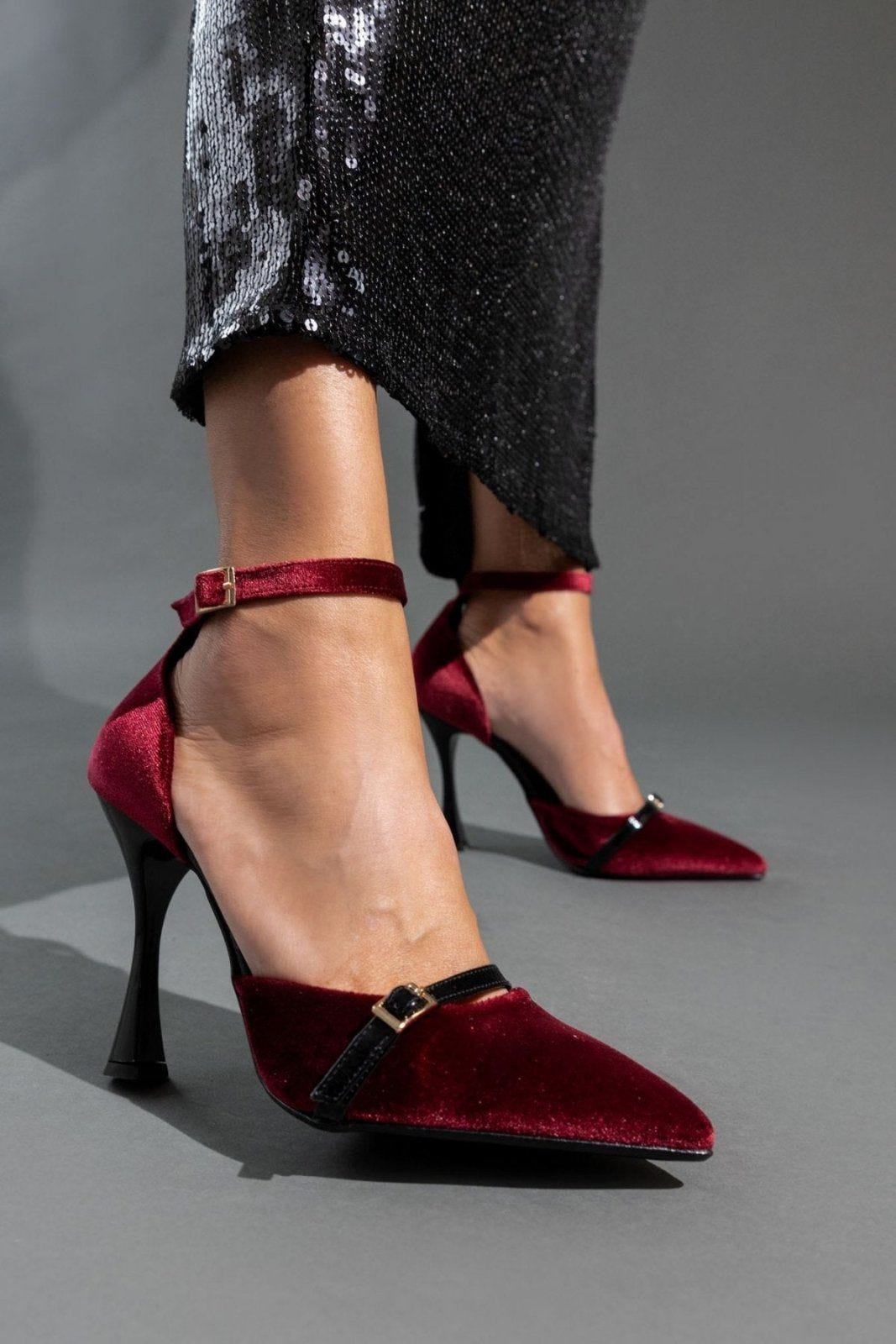 Γόβες από velvet ύφασμα με μπαρέτα TFP - Burgundy - thefashionproject.gr - TFP