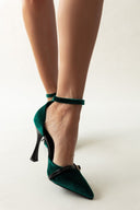 Γόβες από velvet ύφασμα με μπαρέτα TFP - Κυπαρισσί - thefashionproject.gr - TFP
