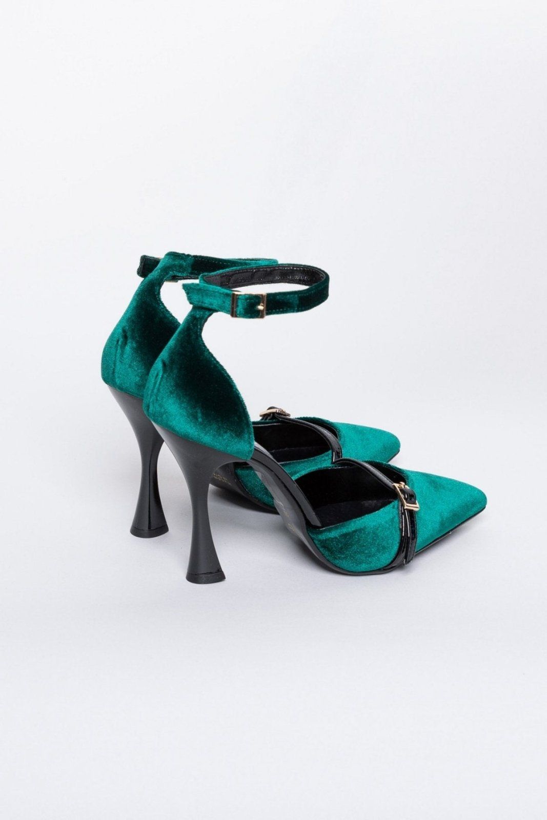 Γόβες από velvet ύφασμα με μπαρέτα TFP - Κυπαρισσί - thefashionproject.gr - TFP