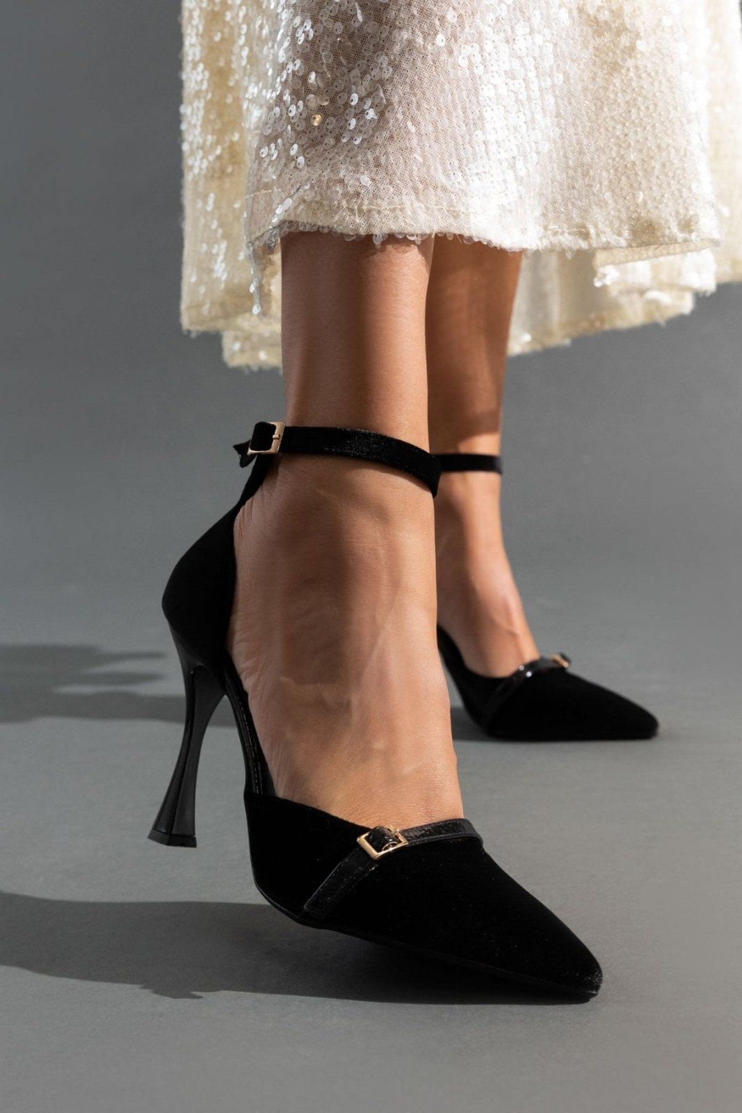 Γόβες από velvet ύφασμα με μπαρέτα TFP - Μαύρο - thefashionproject.gr - TFP