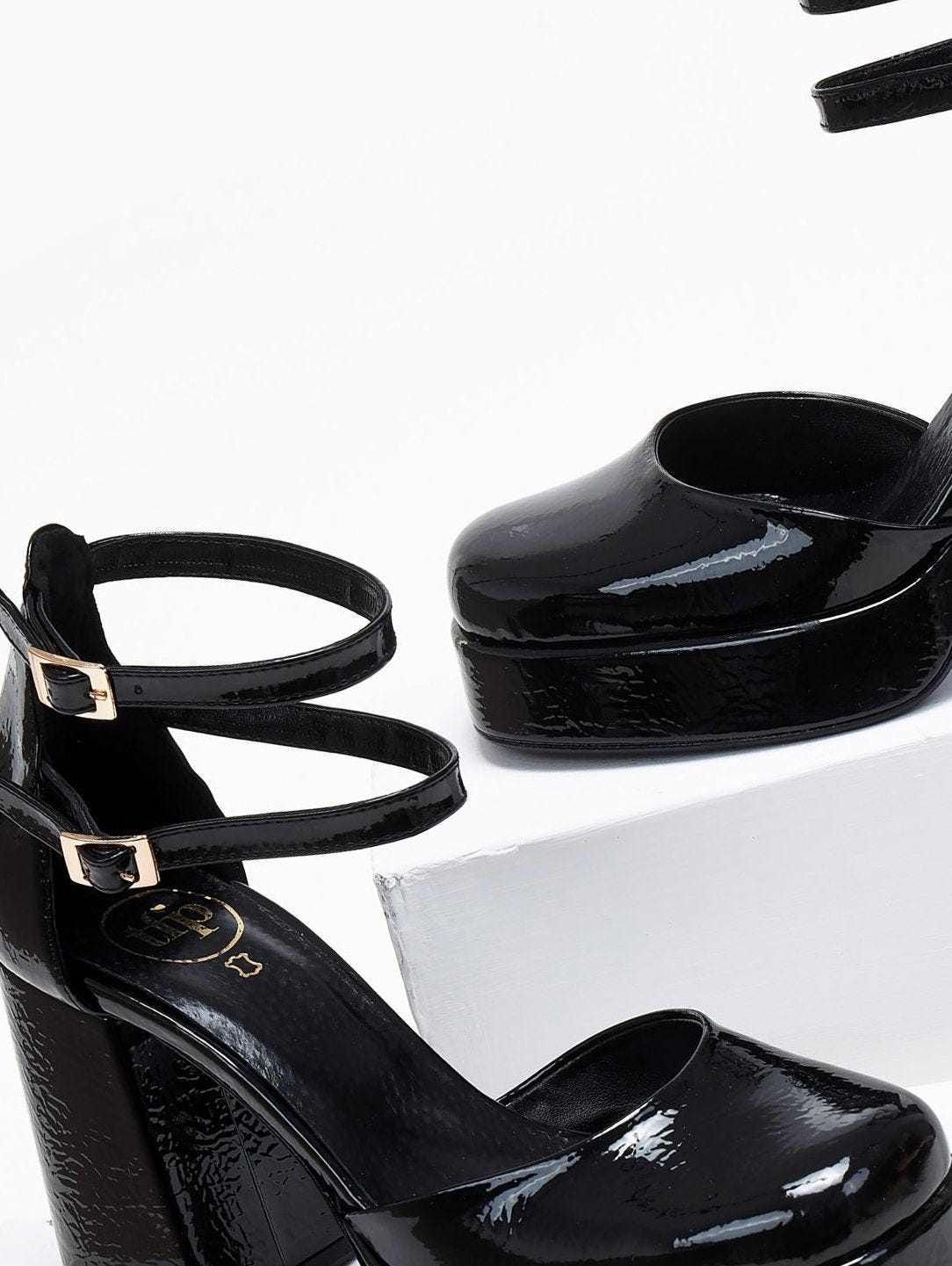 Γόβες λουστρίνι με διπλή μπαρέτα TFP - Μαύρο - thefashionproject.gr - TFP