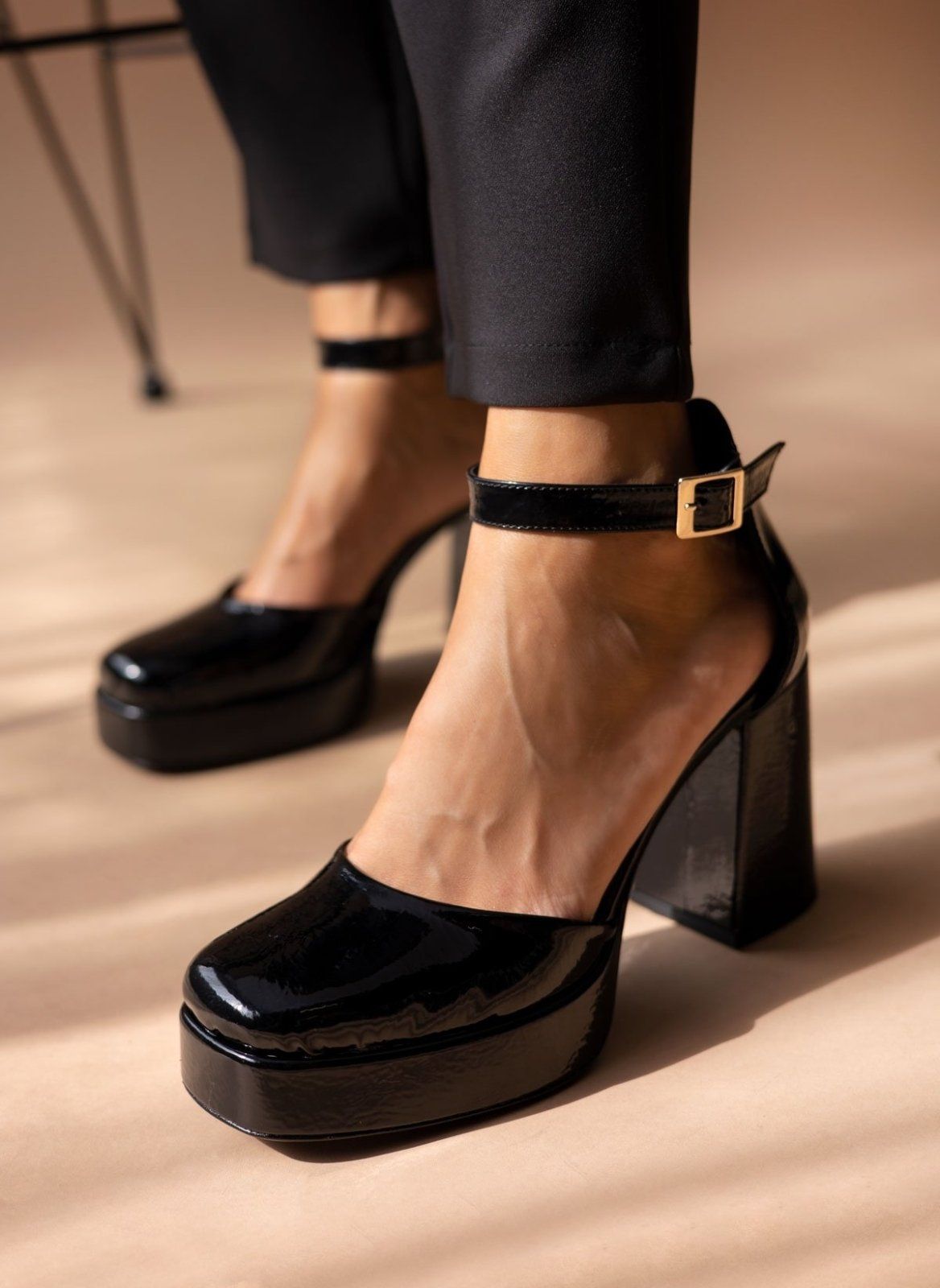Γόβες λουστρίνι με φιάπα TFP - Μαύρο - thefashionproject.gr - TFP