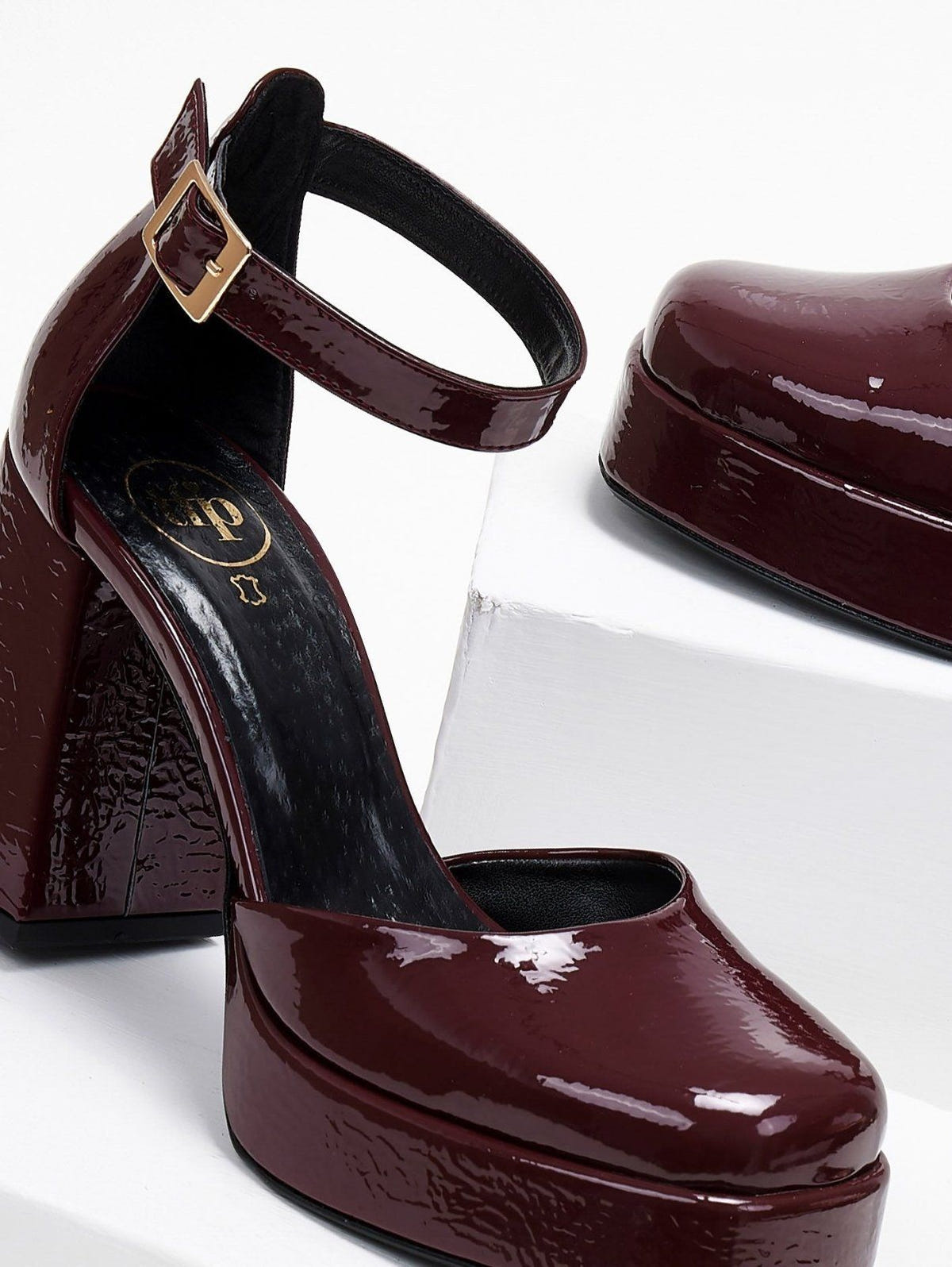 Γόβες λουστρίνι με φιάπα TFP - Μπορντό - thefashionproject.gr - TFP