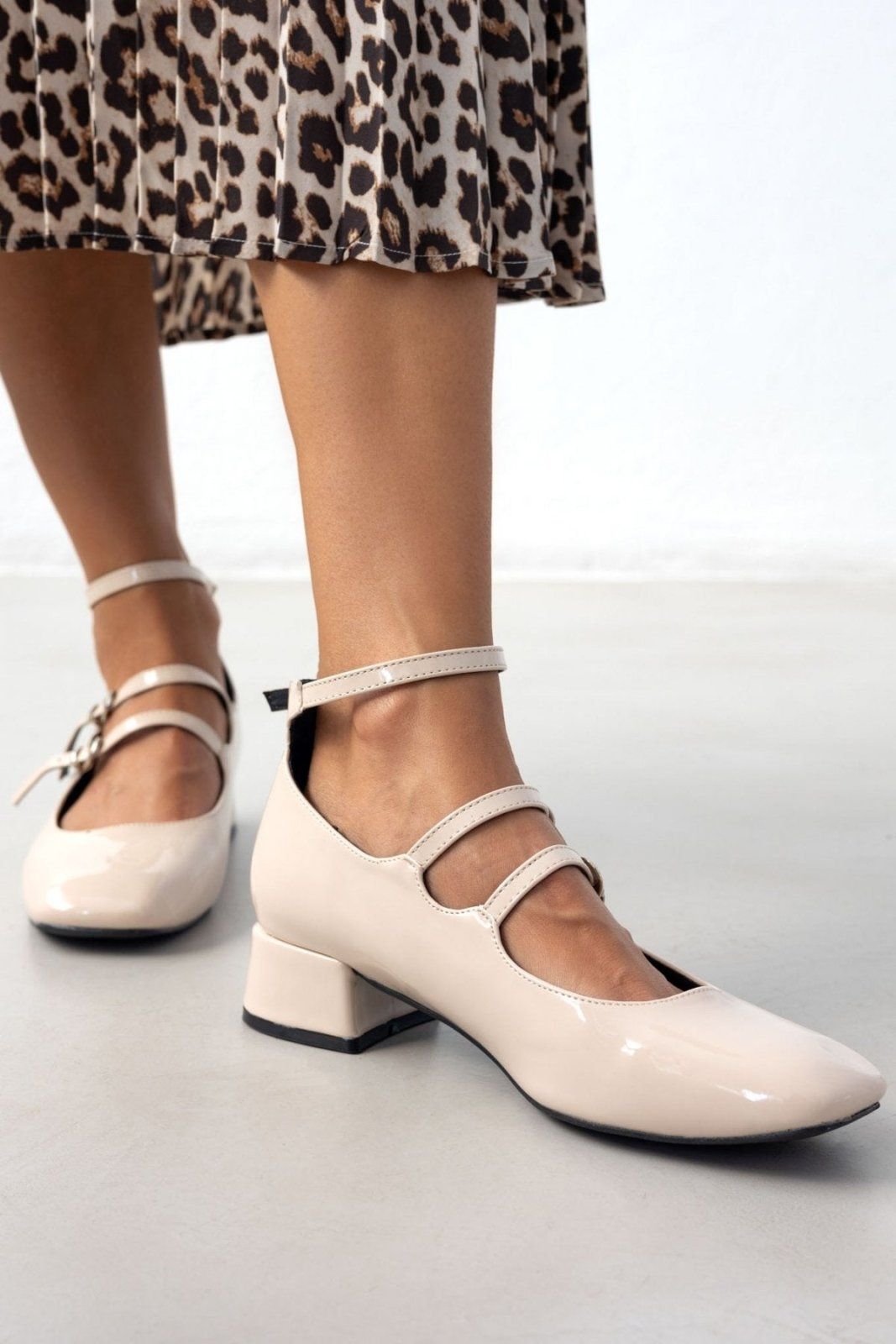 Γόβες λουστρίνι με μπαρέτα ERYNN - Ζαχαρί - thefashionproject.gr - ERYNN