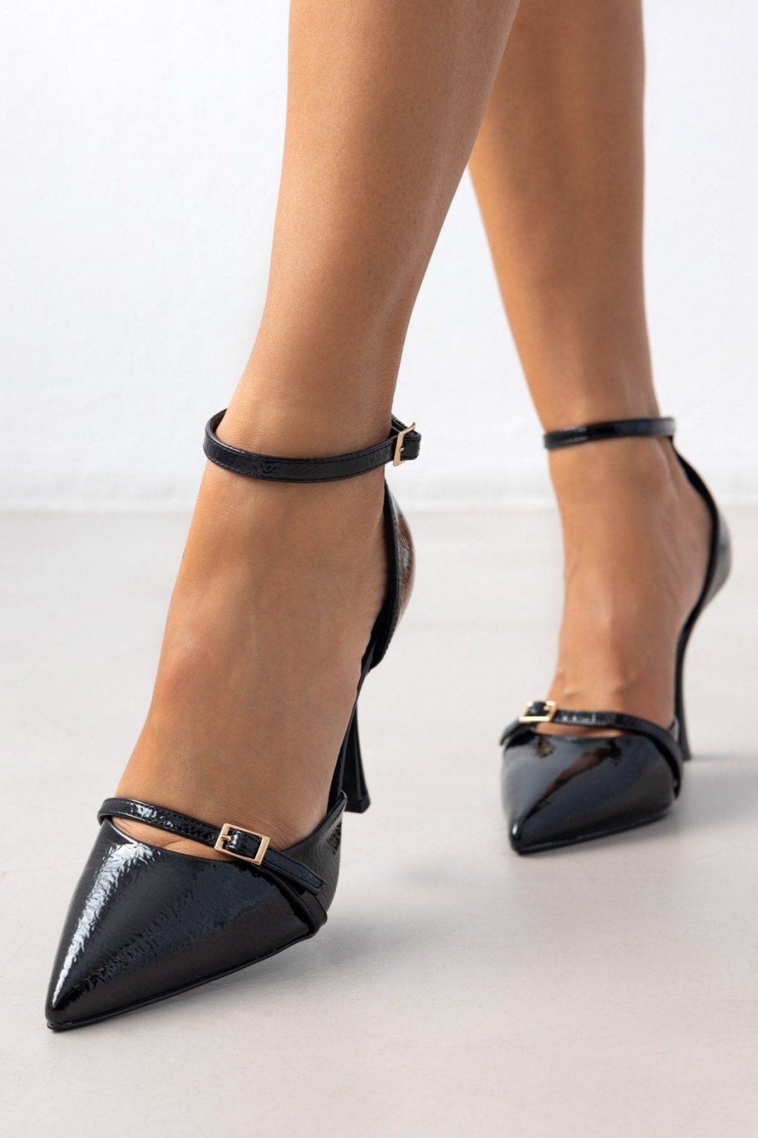 Γόβες λουστρίνι με μπαρέτα TFP - Μαύρο - thefashionproject.gr - TFP