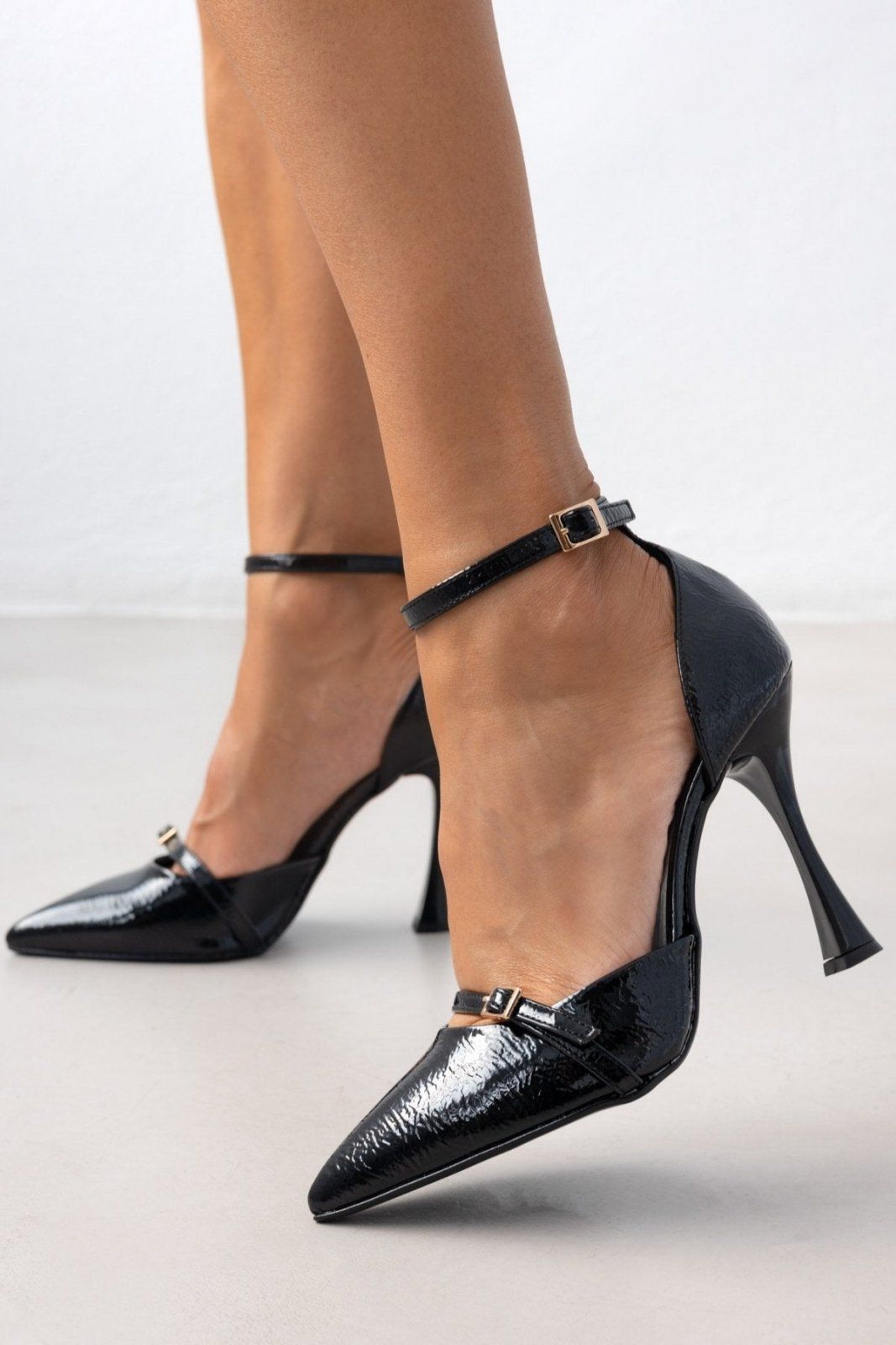 Γόβες λουστρίνι με μπαρέτα TFP - Μαύρο - thefashionproject.gr - TFP