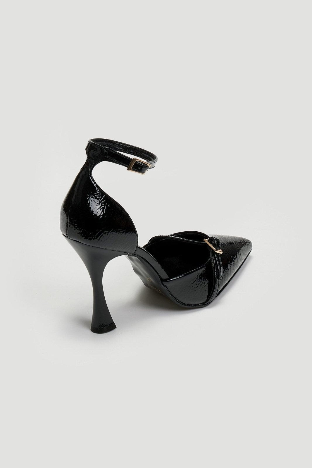 Γόβες λουστρίνι με μπαρέτα TFP - Μαύρο - thefashionproject.gr - TFP