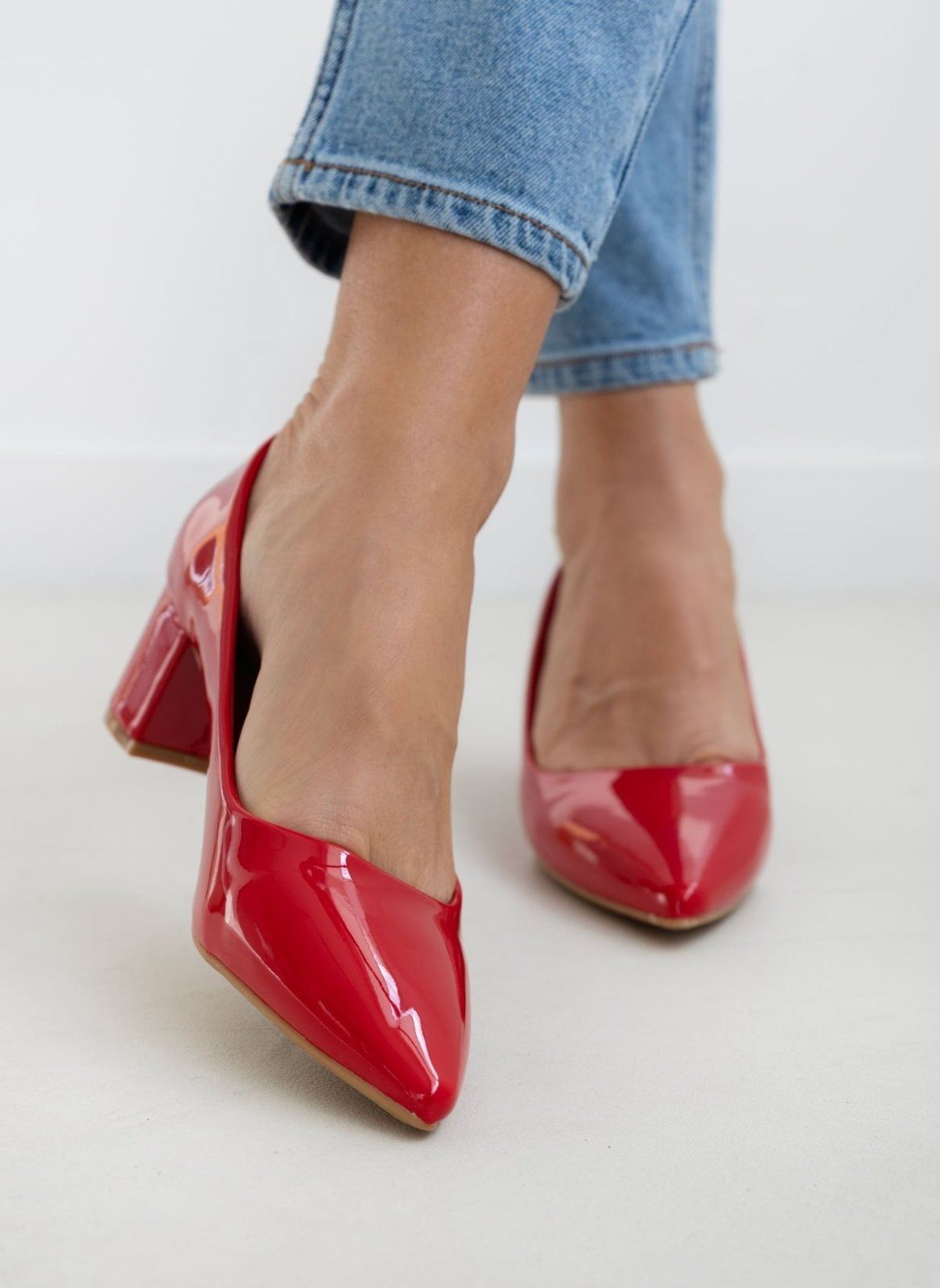 Γόβες λουστρίνι μυτερές - Κόκκινο - thefashionproject.gr - GIVANA
